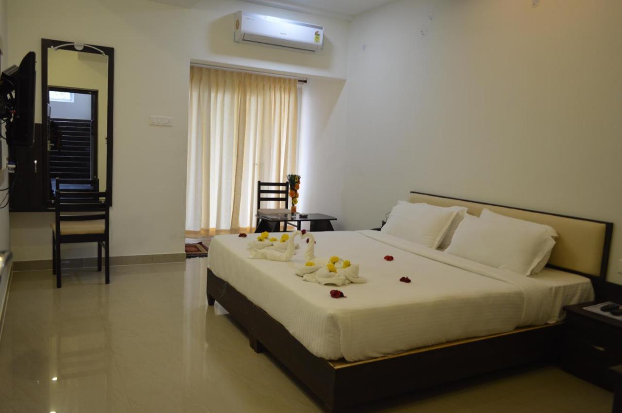 Hotel Ambai Grand Ambāsamudram Dış mekan fotoğraf