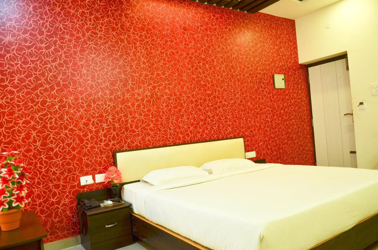 Hotel Ambai Grand Ambāsamudram Dış mekan fotoğraf