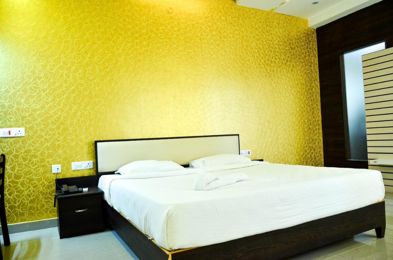 Hotel Ambai Grand Ambāsamudram Dış mekan fotoğraf