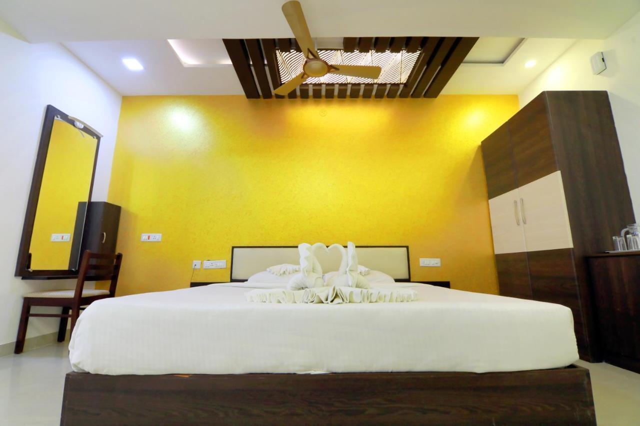 Hotel Ambai Grand Ambāsamudram Dış mekan fotoğraf